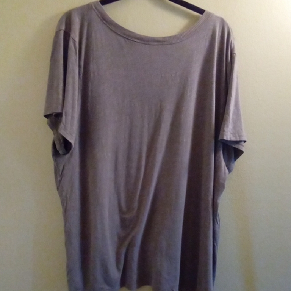 Womans 3 Torrid Gray Short Sleeve Tee with Bull Skull Design Lightweight Summer - Picture 3 of 3